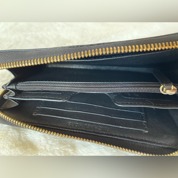 Michael Kors Wallet - Picture 8 of 8